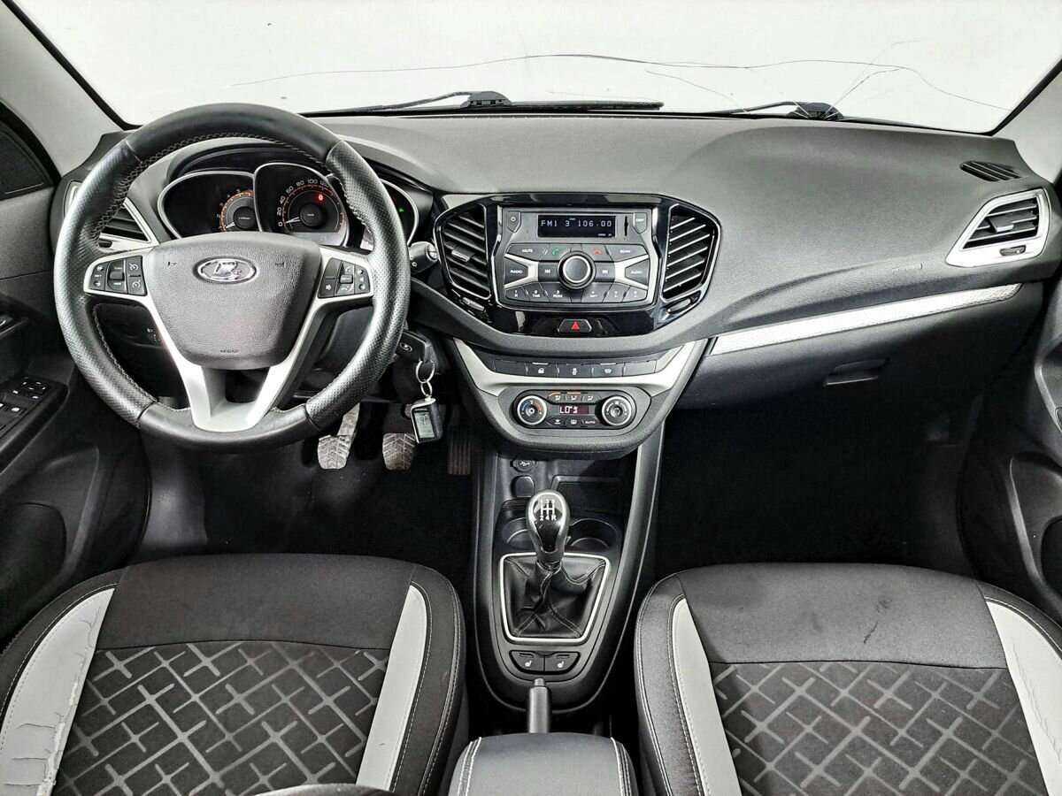 Купить Lada (ВАЗ) Vesta SW Cross, 2017, 169 905 км, фото №14