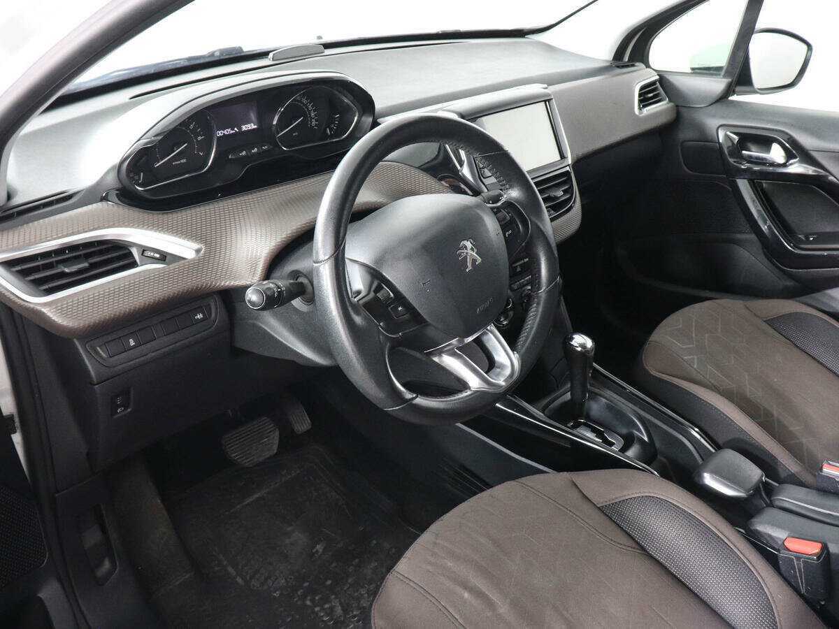 Купить Peugeot 2008, 2014, 200 353 км, фото №9