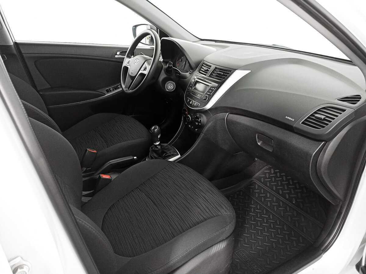 Купить Hyundai Solaris, 2015, 106 302 км, фото №7