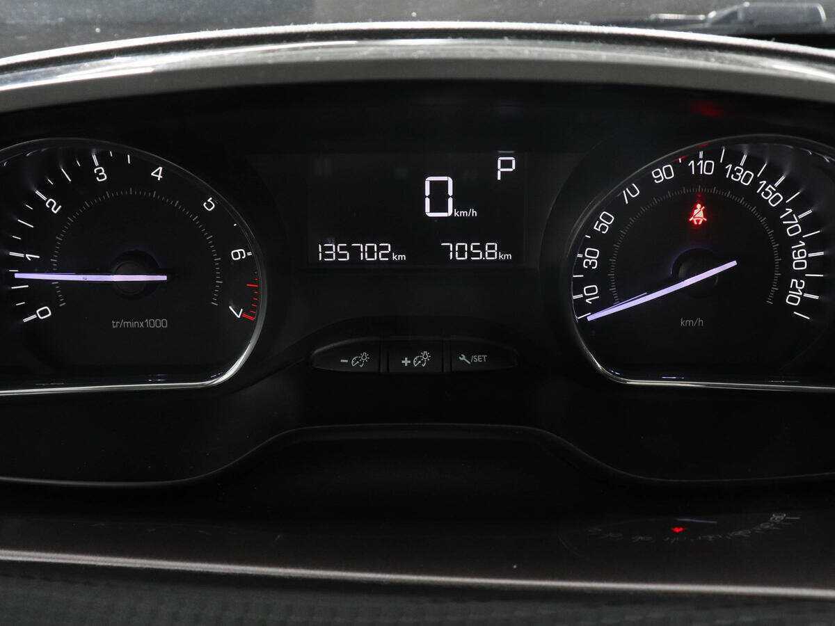 Купить Peugeot 2008, 2014, 135 701 км, фото №11