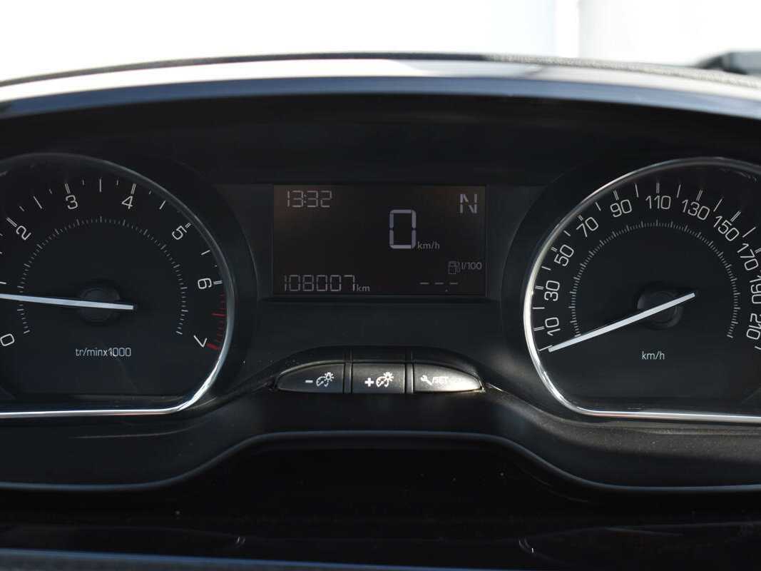 Купить Peugeot 2008, 2014, 107 929 км, фото №11