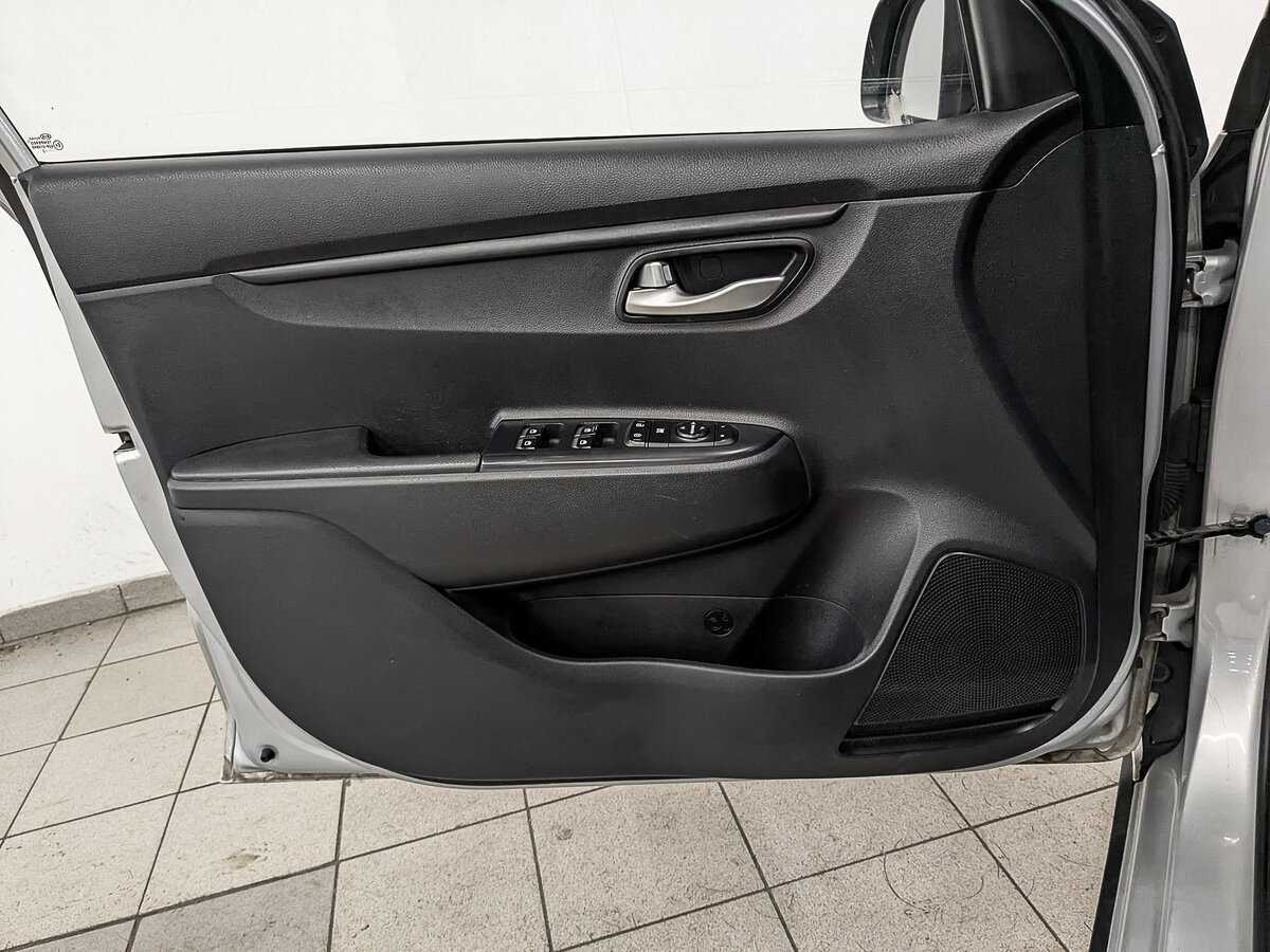 Купить Kia Rio X-Line, 2020, 182 854 км, фото №17