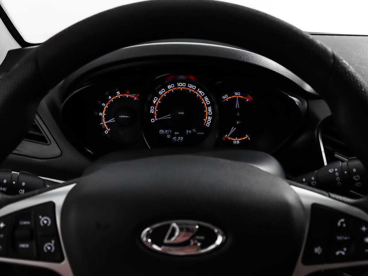 Купить Lada (ВАЗ) Vesta SW, 2019, 106 306 км, фото №15