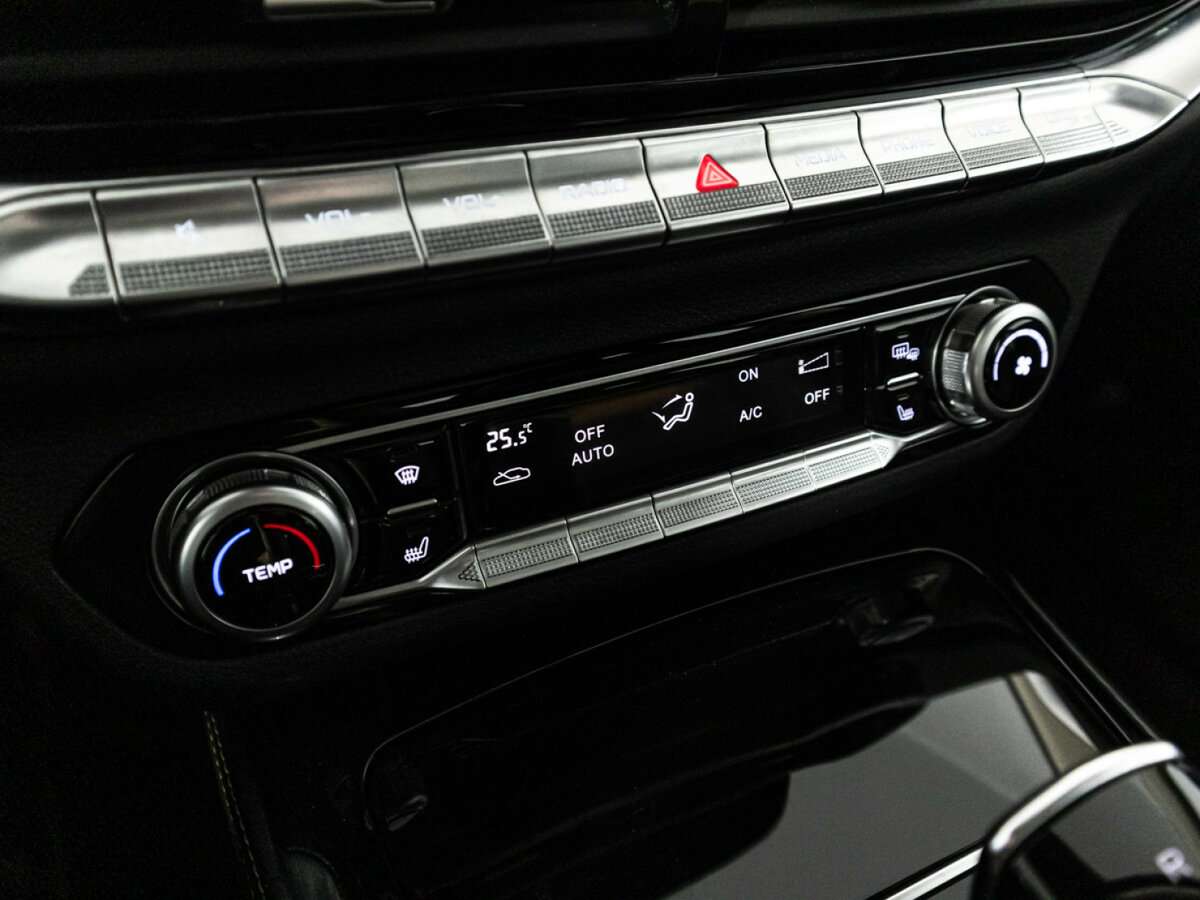 Купить FAW Bestune T77, 2022, 16 613 км, фото №17